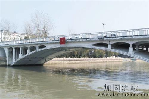 經(jīng)過多次維修加固的徐凝門橋“退役”，功成身退