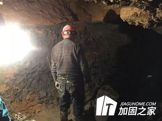 某小區業主私挖3米深地下室？房屋結構能行嗎！